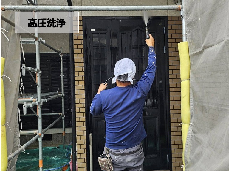 和泉市で外壁塗装工事！高圧洗浄から丁寧に！足場設置もご紹介